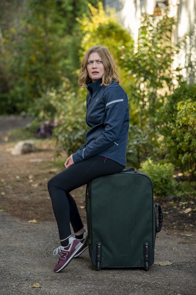 Lucky Hank - The Arrival - Photos - Mireille Enos