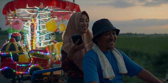 Basri & Salma dalam Komedi yang Terus Berputar - Van film