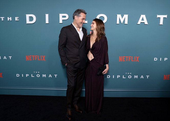 Dyplomatka - Season 1 - Z imprez - The Diplomat - NY Premiere on April 18, 2023 in New York City - Rufus Sewell, Keri Russell