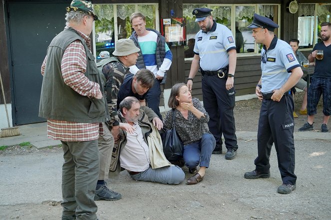 Pod hladinou - Vojna rybárov - Z filmu - Ctirad Götz, Ondřej Nosálek, Kateřina Jebavá, Zdeněk Rohlíček