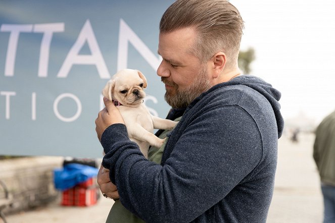 New Amsterdam - Give Me a Sign - Do filme - Tyler Labine