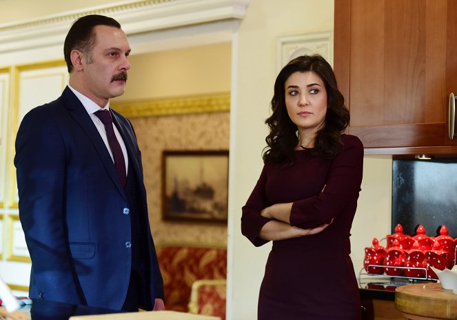 Kanatsız Kuşlar - Episode 40 - De la película - Fatih Al, Deniz Bolışık