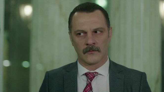 Kanatsız Kuşlar - Episode 40 - De la película - Fatih Al