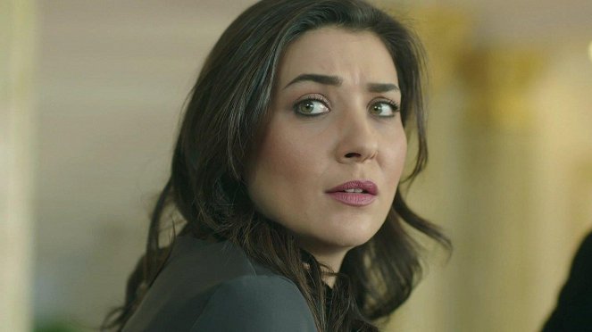 Kanatsız Kuşlar - Episode 42 - De la película - Deniz Bolışık