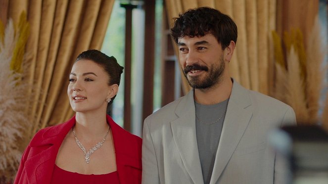 Kraliçe - Episode 10 - Film - Burcu Özberk, Gökhan Alkan