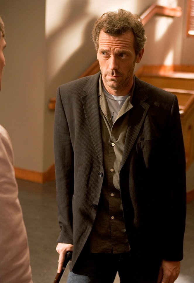 House M.D. - Season 1 - Cursed - Photos - Hugh Laurie