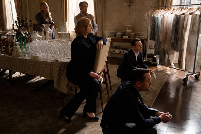 Succession - With Open Eyes - Photos - Justine Lupe, Alan Ruck, Sarah Snook, Jeremy Strong, Kieran Culkin