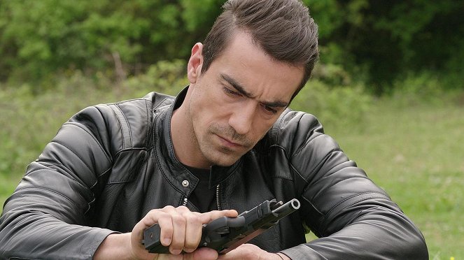 Siyah Beyaz Aşk - Episode 29 - Filmfotos - İbrahim Çelikkol