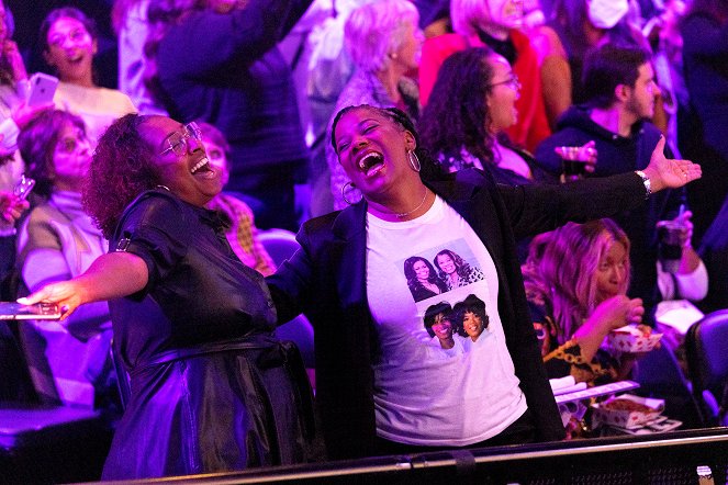 The Light We Carry: Michelle Obama and Oprah Winfrey - Photos