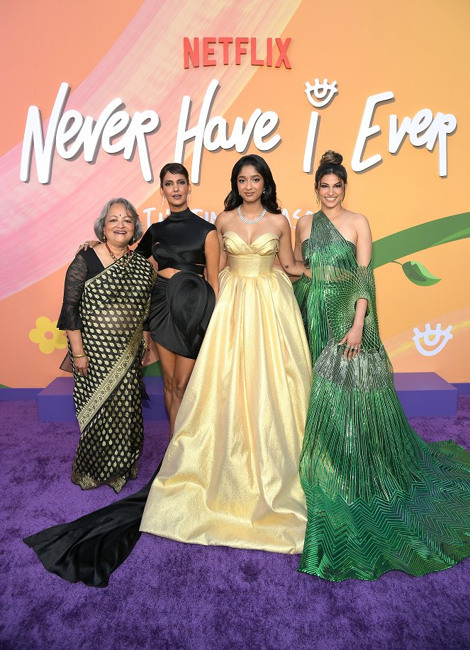 Eu Nunca... - Season 4 - De eventos - Netflix's "Never Have I Ever" season 4 premiere at Westwood Village on June 01, 2023 in Los Angeles, California