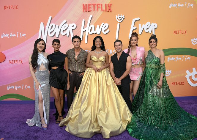 Én még sosem... - Season 4 - Rendezvények - Netflix's "Never Have I Ever" season 4 premiere at Westwood Village on June 01, 2023 in Los Angeles, California