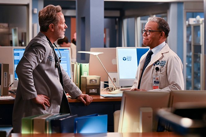 Chicago Med - Might Feel Like It's Time for a Change - Photos - Steven Weber