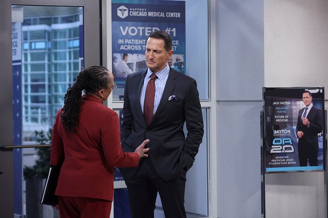 Chicago Med - Might Feel Like It's Time for a Change - Photos - Sasha Roiz