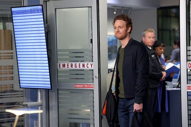 Nemocnice Chicago Med - Série 8 - Does One Door Close and Another One Open? - Z filmu - Nick Gehlfuss