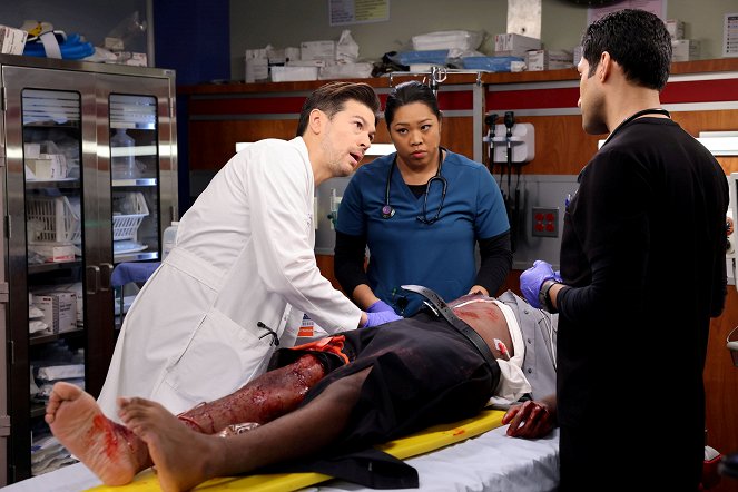 Chicago Med - Look Closely and You Might Hear the Truth - Van film - Devin Kawaoka