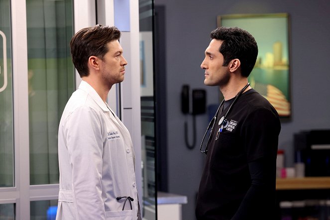 Chicago Med - Look Closely and You Might Hear the Truth - Filmfotók - Devin Kawaoka, Dominic Rains
