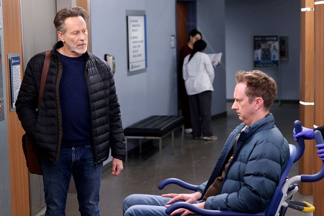 Chicago Med - I Could See the Writing on the Wall - Van film - Steven Weber, Jeremy Howard