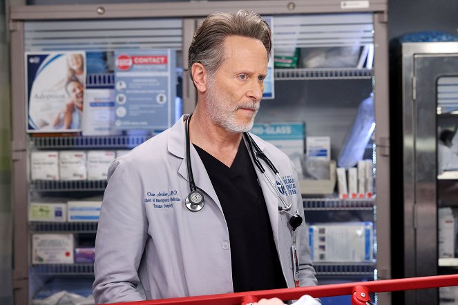 Chicago Med - I Could See the Writing on the Wall - Film - Steven Weber