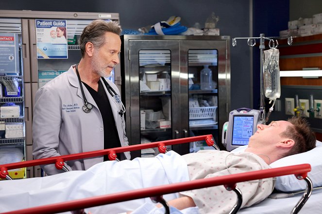 Chicago Med - Season 8 - I Could See the Writing on the Wall - Photos - Steven Weber, Jeremy Howard