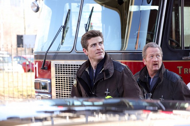 Chicago Fire - Danger Is All Around - Photos - Christian Stolte