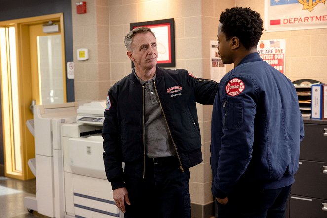 Chicago Fire - Take a Shot at the King - Photos - David Eigenberg
