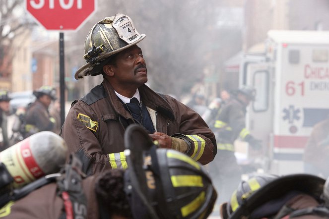 Chicago Fire - Take a Shot at the King - Photos - Eamonn Walker