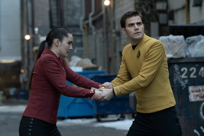 Star Trek: Strange New Worlds - Season 2 - Tomorrow and Tomorrow and Tomorrow - Photos - Christina Chong, Paul Wesley