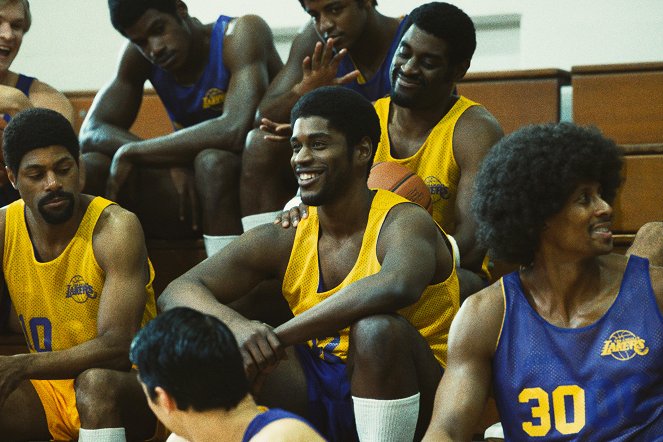 Winning Time: The Rise of the Lakers Dynasty - One Ring Don't Make a Dynasty - Van film - DeVaughn Nixon, Quincy Isaiah, Delante Desouza