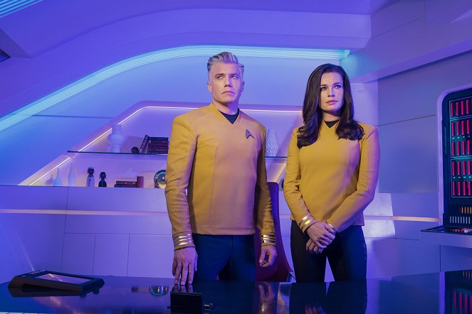 Star Trek: Strange New Worlds - Season 2 - Promoción - Anson Mount, Rebecca Romijn