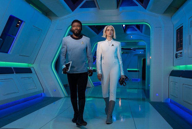 Star Trek: Strange New Worlds - Season 2 - Promoción - Babs Olusanmokun, Jess Bush