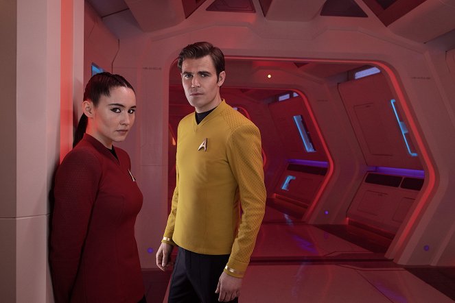 Star Trek: Strange New Worlds - Season 2 - Promoción - Christina Chong, Paul Wesley