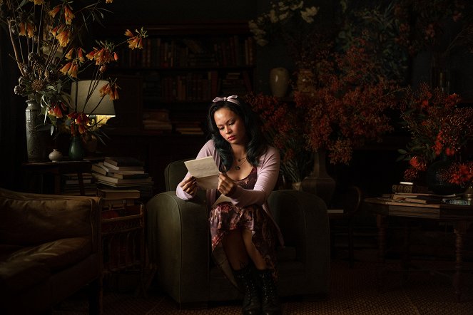 The Lost Flowers of Alice Hart - Do filme - Frankie Adams