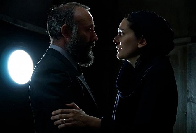 Vatanım Sensin - Episode 28 - De la película - Halit Ergenç, Bergüzar Korel