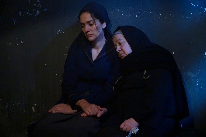 Wounded Love - Episode 30 - Photos - Bergüzar Korel, Celile Toyon Uysal