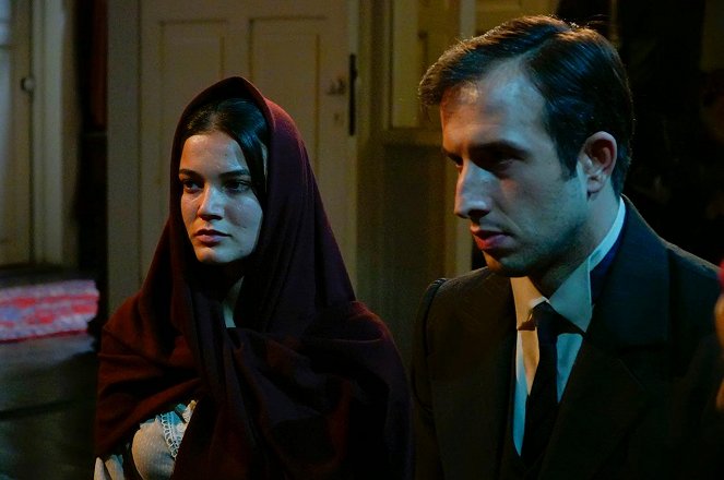 Vatanım Sensin - Season 2 - Episode 3 - Film - Pınar Deniz, Fatih Artman