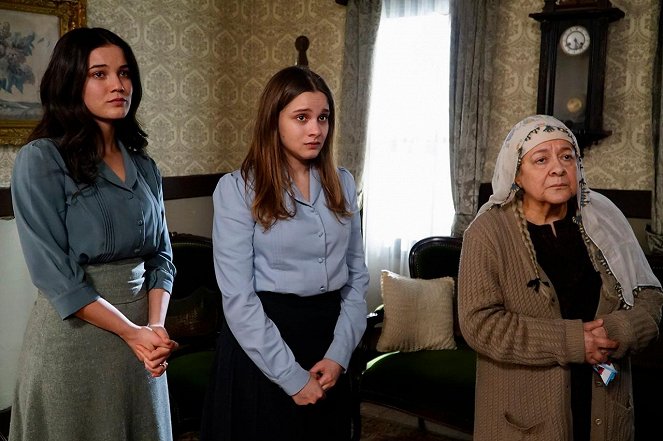 Vatanım Sensin - Season 2 - Episode 16 - Film - Pınar Deniz, Miray Daner, Celile Toyon Uysal