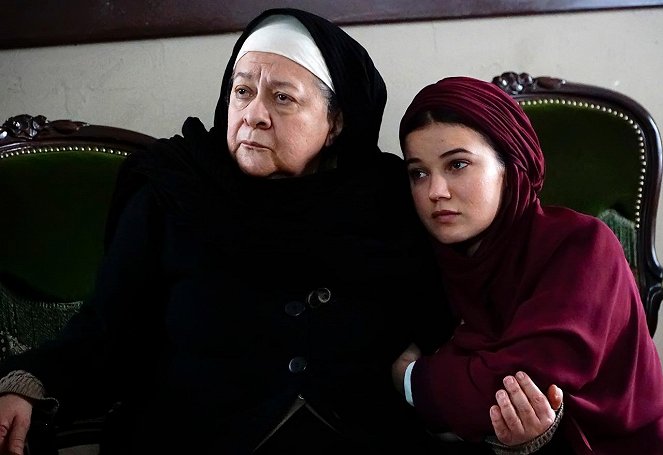 Vatanım Sensin - Episode 15 - Filmfotos - Celile Toyon Uysal, Miray Daner