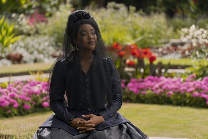 Bridgerton: Kuningatar Charlotte - Puutarha kukassa - Kuvat elokuvasta