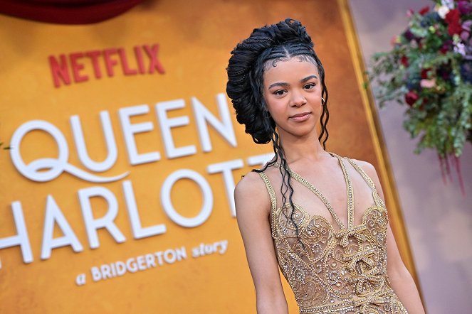 Sarolta királyné – Egy Bridgerton-történet - Rendezvények - Queen Charlotte: A Bridgerton Story World Premiere at Regency Village Theatre on April 26, 2023 in Los Angeles, California