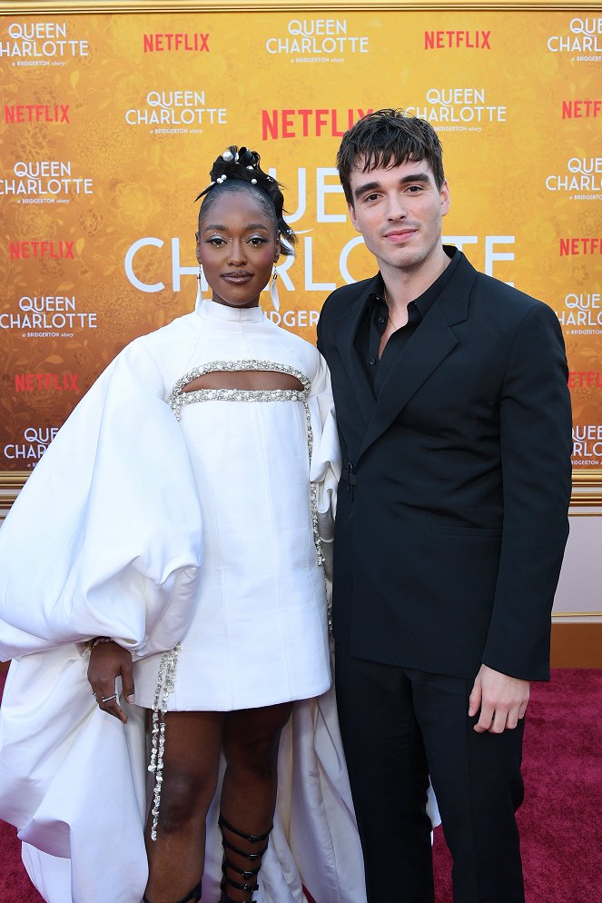 Rainha Carlota: Uma História Bridgerton - De eventos - Queen Charlotte: A Bridgerton Story World Premiere at Regency Village Theatre on April 26, 2023 in Los Angeles, California