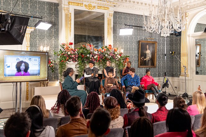 Królowa Charlotta: Opowieść ze świata Bridgertonów - Z imprez - Queen Charlotte: A Bridgerton Story press event at Claridges on February 14, 2023 in London, England