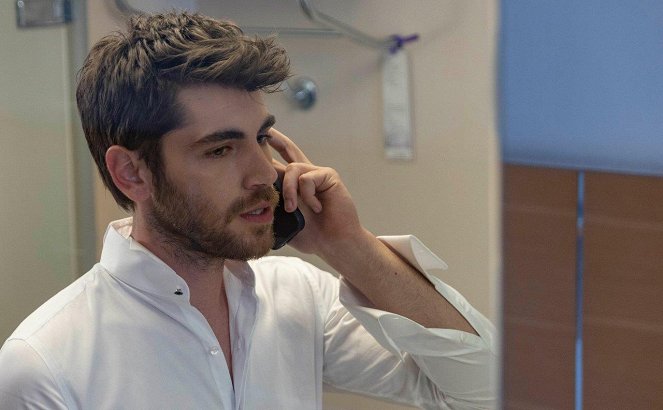 Vermem Seni Ellere - Episode 1 - Photos - Emre Bey