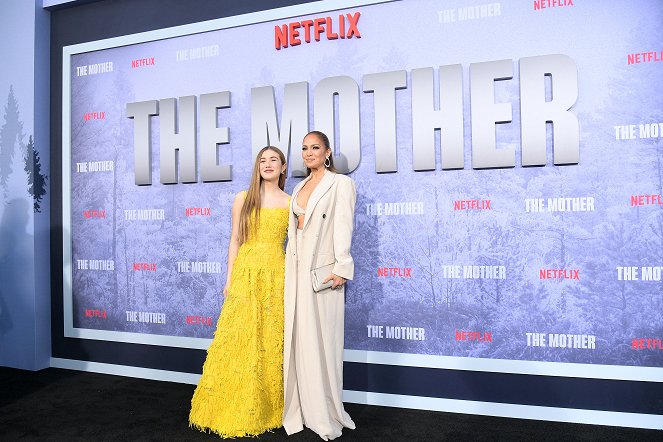 Matka - Z akcií - The Mother Los Angeles Premiere Event at Westwood Village on May 10, 2023 in Los Angeles, California