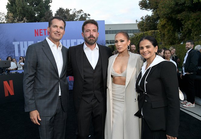 Matka - Z akcií - The Mother Los Angeles Premiere Event at Westwood Village on May 10, 2023 in Los Angeles, California - Scott Stuber, Ben Affleck, Jennifer Lopez