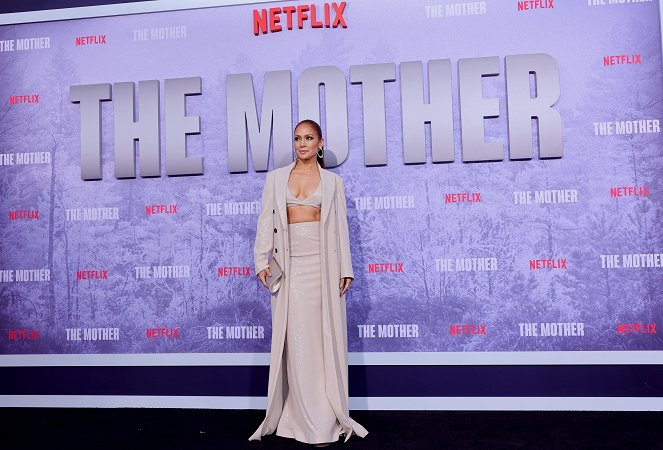 Matka - Z akcií - The Mother Los Angeles Premiere Event at Westwood Village on May 10, 2023 in Los Angeles, California