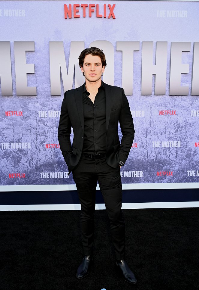 Matka - Z akcí - The Mother Los Angeles Premiere Event at Westwood Village on May 10, 2023 in Los Angeles, California - Noah Fearnley