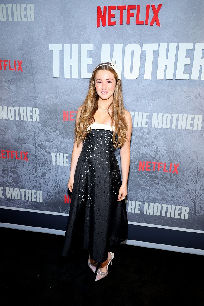 Matka - Z akcií - The Mother Fan Screening at The Paris Theatre on May 04, 2023 in New York City - Lucy Paez