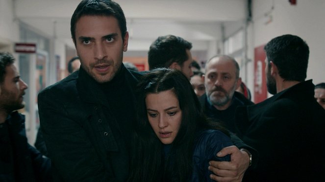 Sen Anlat Karadeniz - Episode 7 - De la película - Ulaş Tuna Astepe, İrem Helvacıoğlu