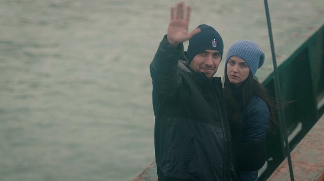 Sen Anlat Karadeniz - Episode 7 - Filmfotók - Ulaş Tuna Astepe, İrem Helvacıoğlu