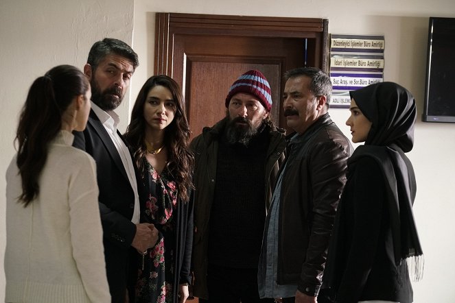 Sen Anlat Karadeniz - Episode 12 - De la película - Sinan Tuzcu, Öykü Gürman